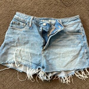 IDYLLWIND Women’s Jean Shorts Size 10. Barely worn.